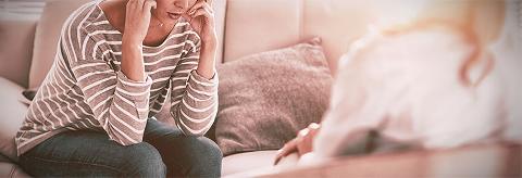 Lady talking with Hypnotherapist and Psychotherapist in Brixton